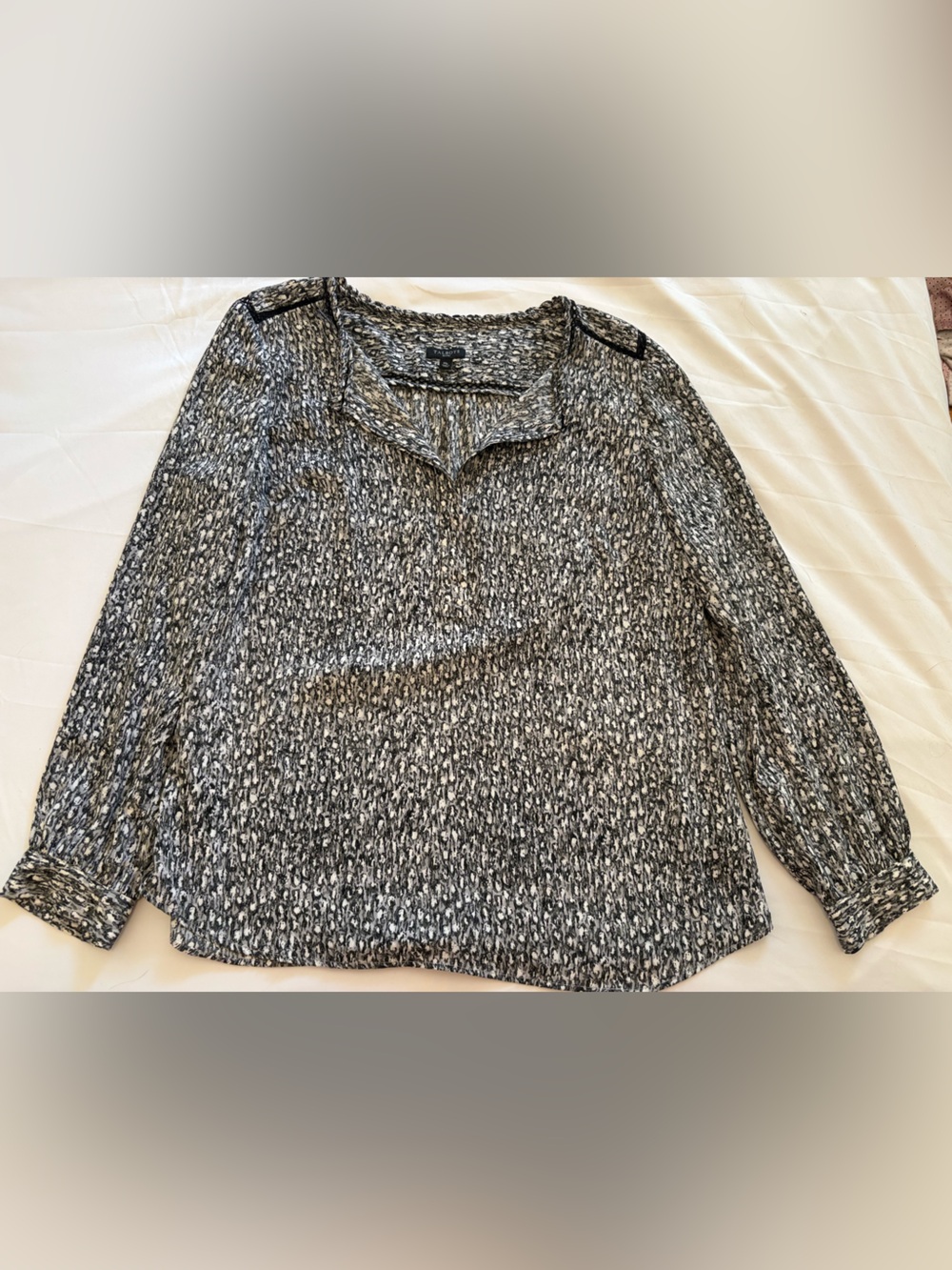 Talbots Black & White V-Neck Long Sleeve Blouse